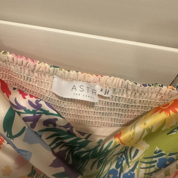 ASTR Ellery Floral Crop Top - Picture 4 of 4